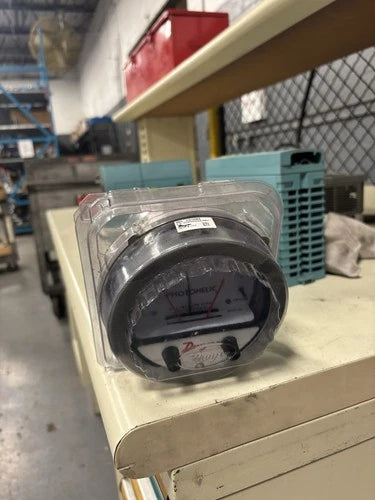 NEW DWYER Photohelic Series 3301MRS