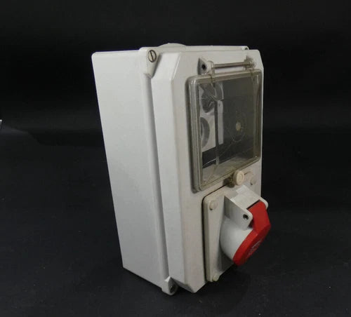 CEEform Wandsteckdose + 3 Sicherungssockel | 16A-6h/380V~4pol. | Typ 144 247 206