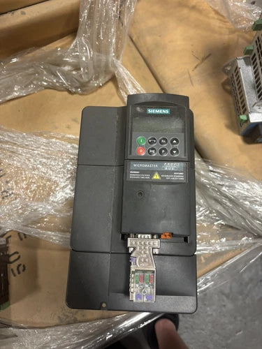 Siemens 6SE6440-4BD12-0BA0 6SE6 440-4BD12-0BA0 MICROMASTER AC Drive USED