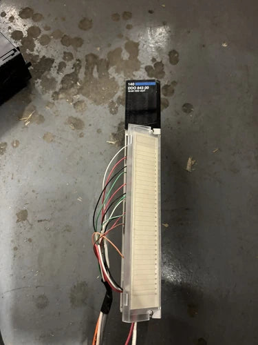 Schneider Electric Output Module 140DD084300 16O Modicon Quantum USED