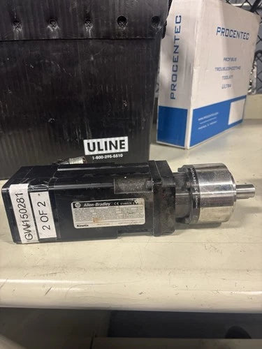 ALLEN BRADLEY AC SERVO MOTOR MPL-B230P-VJ72AA Ser A W/ Apex Dynamics AE070 USED