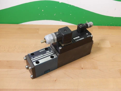 Bosch Regelventil 0 811 404 034 pmax 315 bar + 0 831 006003 2,7A