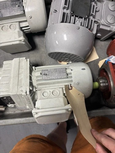 Lenze MDEMA1M063-42 Gearmotor 0.42HP W/Gear Reducer Ratio 46:1  USED