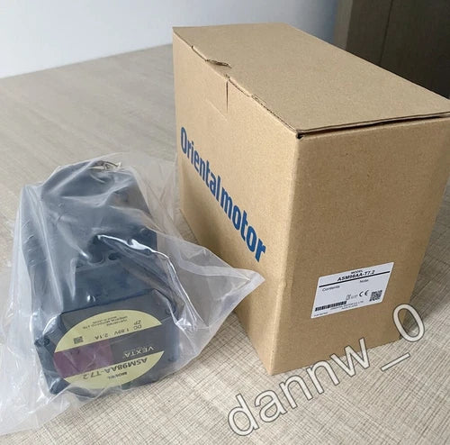 New In Box VEXTA ORIENTALMOTOR ASM98AA-T7.2 Stepper Motor