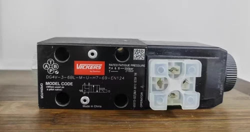 NEW In Box Vickers DG4V-3-6BL-M-U-H7-69-EN124 Solenoid Valve