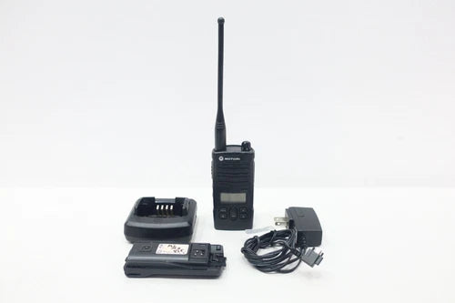 Motorola RU4160BKN9BA Handheld Radio W/ Charging Base