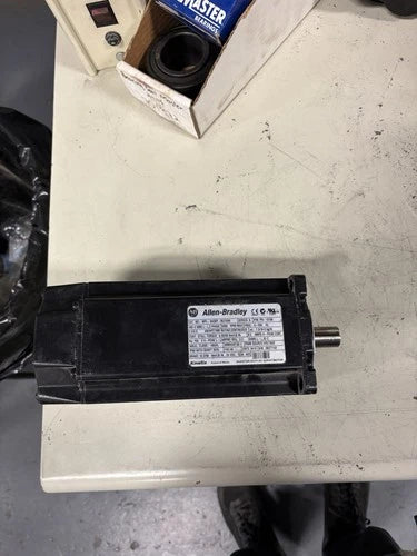 Allen Bradley MPL-B430P-MJ74AA Ser A 460V 5000RPM Brushless Servo Motor USED