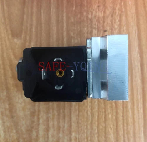 One Danfoss PVEM32 (S7) 11166829 Proportional Valve PVEM32(S7) New