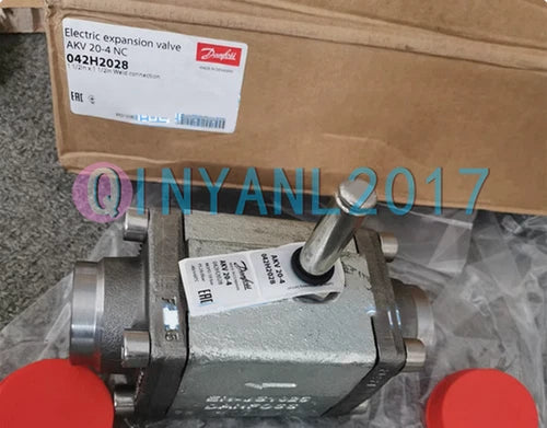1PCS new Danfoss electronic expansion valve AKV20-4 042H2028