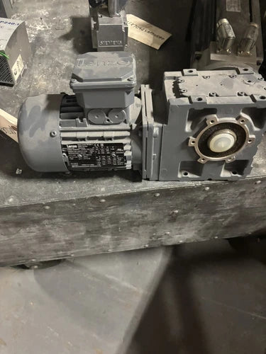 Lenze Servo Motor GSS04-2M HAR 071C32 MDEMAXX071-320C0U USED