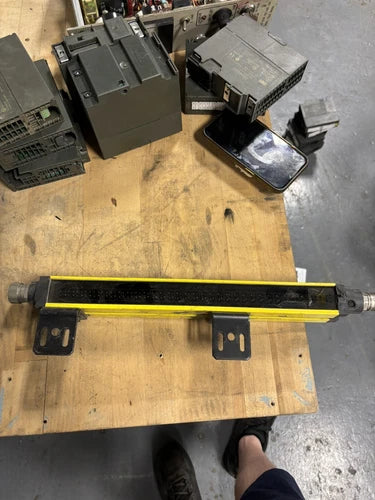 ALLEN BRADLEY 442L-TA40330DACD SERIES A TRANSMITTER GUARDMASTER USED