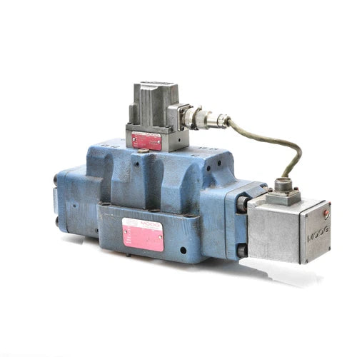 Moog Servoventil D663Z1903H L03HXBAFN6A0 + D061-862B -used-