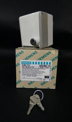 SIEMENS 5UB4 714 SCHUKO-Steckdose | abschlie?bar | 16 A/250 V~ | 10 A/250 V~