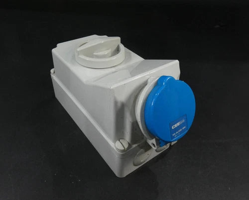 CEEform Wandsteckdose + Drehschalter | 32A-6h | 220V~ | 50Hz | 2P+ | 3 polig