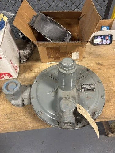 NEW NO BOX Fisher Controls Pressure Regulator 2