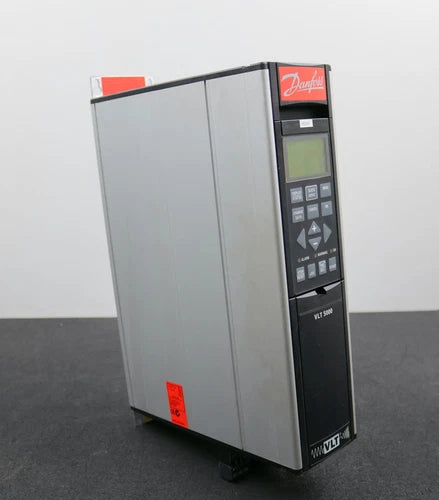 Danfoss 4.3kW Variable Frequency Drive VLT 5000 VLT5004P-T5-B20-ST-R3-DL-F00A00C0
