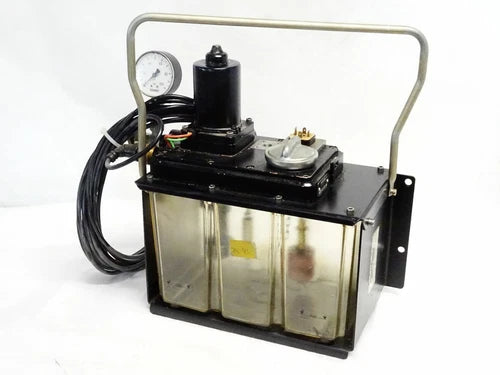 Vogel Zentralschmierung KFU6-2W-S10 / 24VDC + F¨¹llstandsschalter WS35-2 195mm