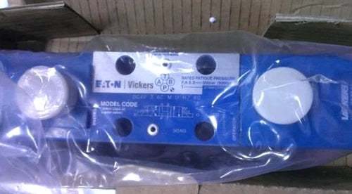 NEW VICKERS DG4V-3-2N-M-U-H7-60 Directional Control Valve