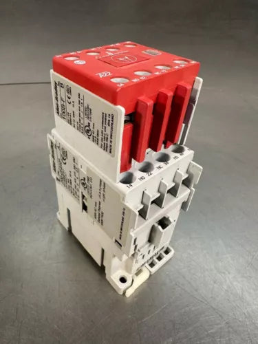 Allen Bradley 700-CF310* /A  w/100S-F /B (4D-40)