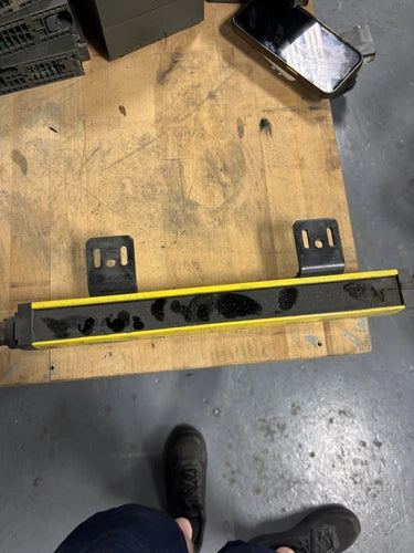 ALLEN BRADLEY 442L-RA40330DBCD GUARDMASTER SAFESHIELD SERIES A USED