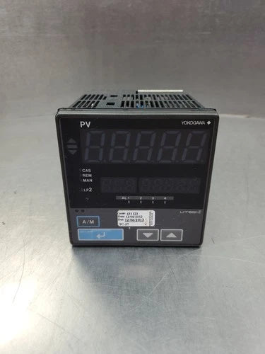 YOKOGAWA UT551-0A TEMPERATURE CONTROLLER, 100-240VAC.                      2C-11