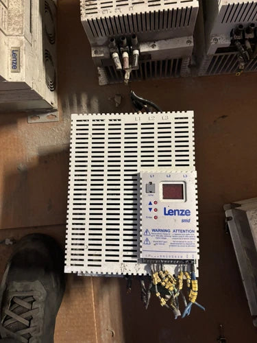 Lenze ESMD223L4TXA Frequency Inverter Drive 480V 3Ph 22kW USED
