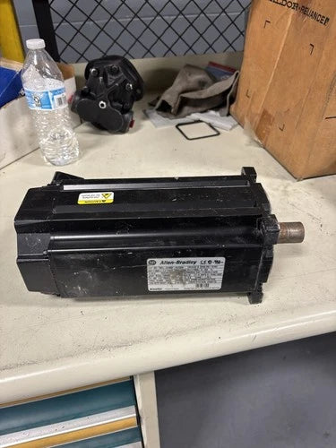 Allen Bradley MPL-B4560F-MJ72AA Servo Motor 460V 3000 RPM MP Kinetix USED