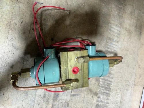 Asco 8347A7 Dual Solenoid Valve 8347A7 4-Way 15-250psi NOS NEW