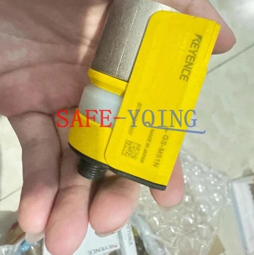 One KEYENCE GS-M51N Safety Interlock Switch New