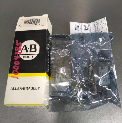 Allen Bradley 1747-M11/B Memory Module                                   Loc4D47
