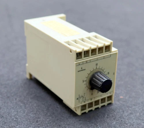 SIEMENS Zeitverz?gerungsrelais Z54B 7PR2200-1GF 0,5-20s 6A 220VAC 60Hz