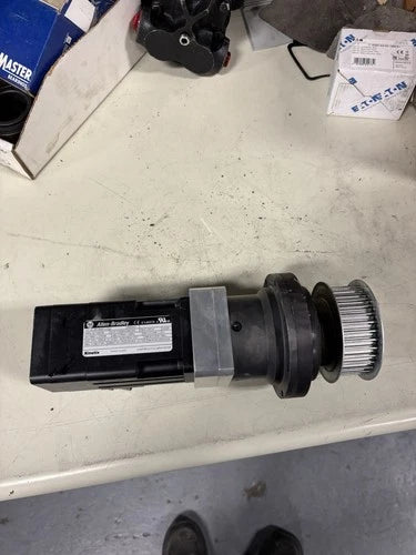 Allen Bradley MPL-B220T-VJ72AA AC Servo Motor 460 V 6000 RPM MP W/PLFE90-16 16:1