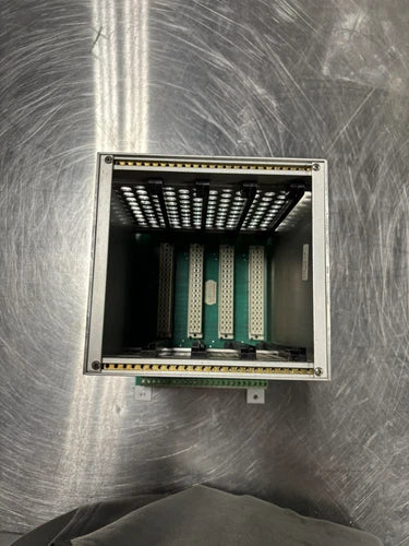 RELIANCE ELECTRIC 933.77.04 Four SLOT RACK ENCLOSURE