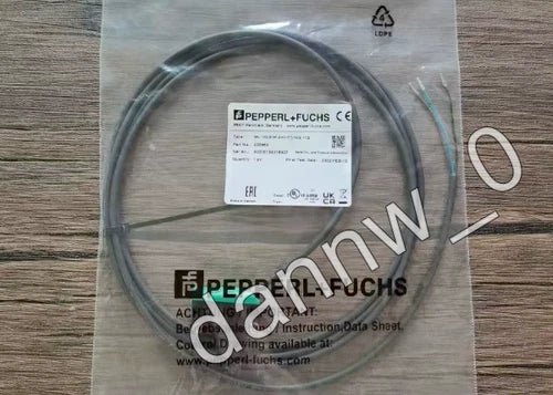 1PC New in box PEPPERL+FUCHS ML100-8-W-200-RT/103/115 photoelectric switch