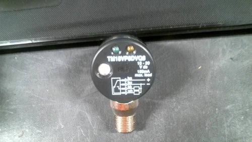 BANNER TM18VP6LPQ8 EZ BEAM TM18 POLARIZED RETROREFLECTIVE 42005 10-30V -FREESHIP