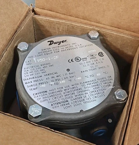 Dwyer 1950-1-2F-Preset Explosion Proof Differential Pressure Switch      Loc5B17