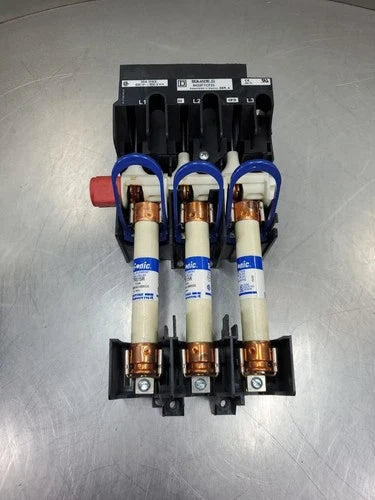 Square D 9422FTCF33 Lug Terminal Switch w/TRS15R Fuses.                 4F-43END