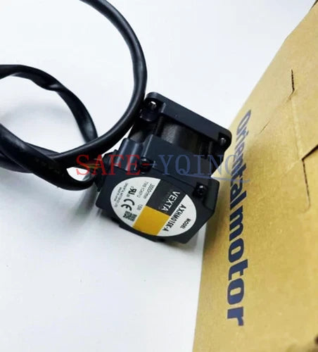 1PCS VEXTA  AXHM015K-A motor NEW