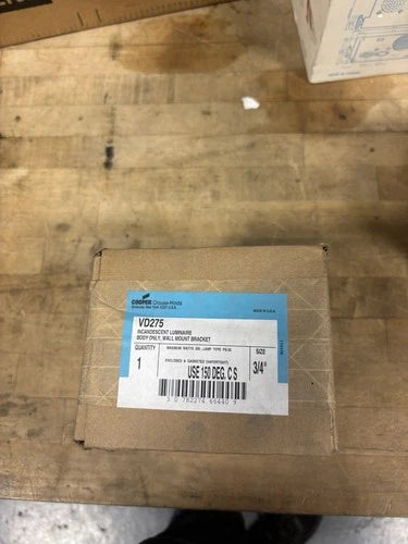NEW Eaton CROUSE-HINDS VD275 - Flush Mount Lighting