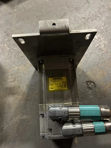 Siemens 1FK7043-7AH71-1TA0 Servo Motor 1.23kw 4500 RPM 3PH USED