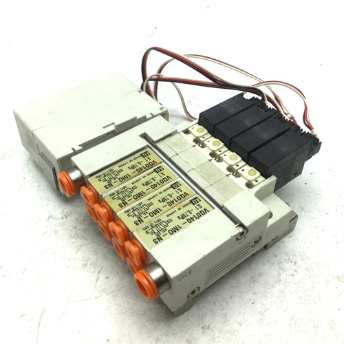 Lot of 4 SMC Pneumatic Solenoid Valves 2-Pos 5-Way 100VAC 4mm VQ0140-1MO-N3