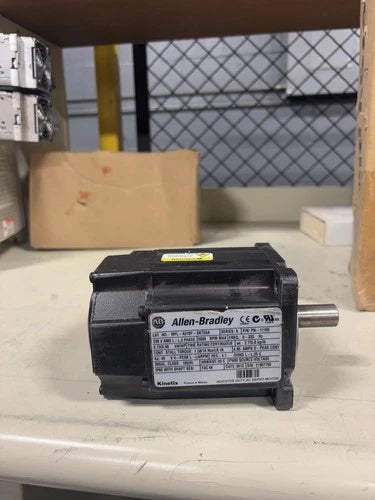 ALLEN BRADLEY MPL-A310P-SK72AA MOTOR MPLA310PSK72AA USED