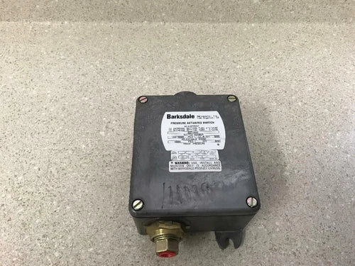 Barksdale B2T-M32 Pressure Actuated Switch NEW