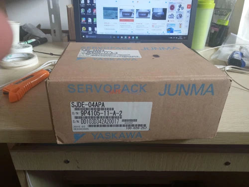 ONE YASKAWA Servo Motor SJME-04AMB41 NEW IN BOX