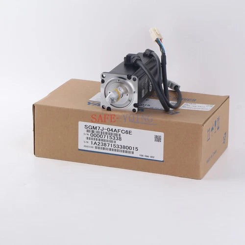 One Yaskawa servo motor SGM7J-04AFC6E New