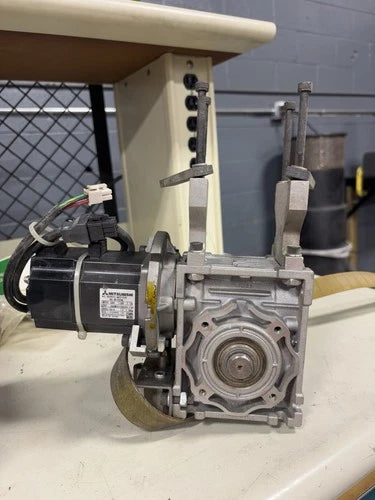 HC-KFS23K Mitsubishi DEMO 200W Servo Motor HCKFS23K W/GEARMOTOR NMS40