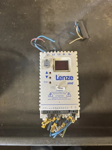 Lenze smd Inverter 400/480V 0.37KW       ESMD371L4TXA USED