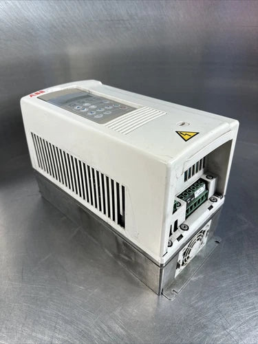 ABB ACS800-01-0004-5+E202+L500 Drive Out: 3Ph 4.9A 0-300Hz   (1B-01)