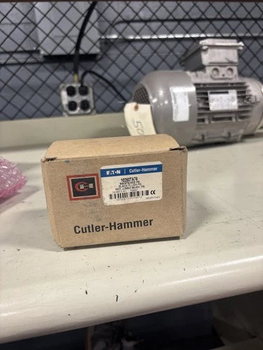 NEW Eaton 10250TA76 Maintained Pushbutton Jumbo Mushroom Head 10250TA76-GR