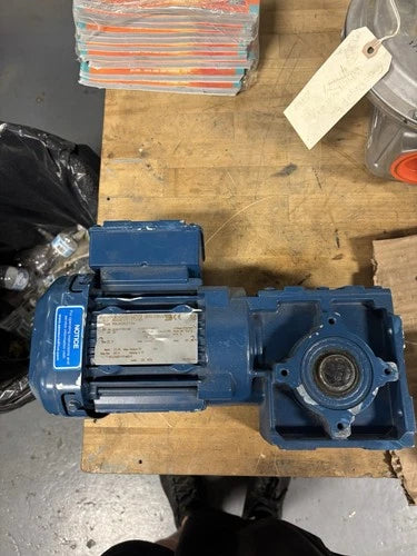 NEW NO BOX Sew Eurodrive WA30 DRS71S4 Gearmotor 0.5HP Speed Reducer WA30DRS71S4